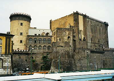 ヌオヴォ城　Castel Nuovo