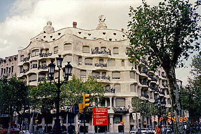 カサ・ミラ　Casa Mila