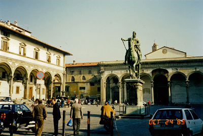 サンティッシマ アヌンティアータ広場　Piazza Santissima Annunziata