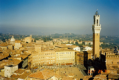 カンポ広場とプッブリコ宮殿　Piazza del Campo & Palazzo Pubblico di Siena