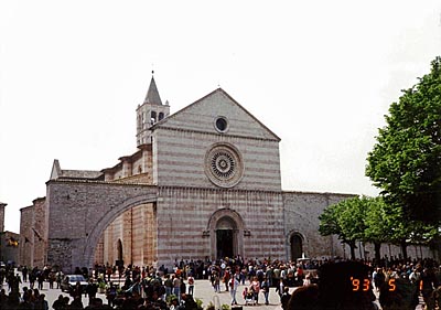 サンタ・キァーラ修道院　Basilica di Santa Chiara