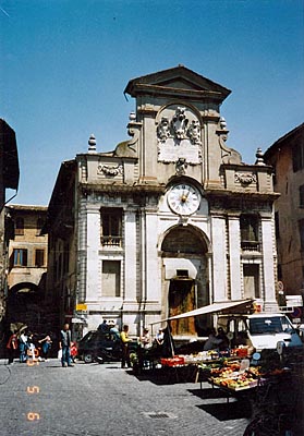 メルカート広場　Piazza del Mercato
